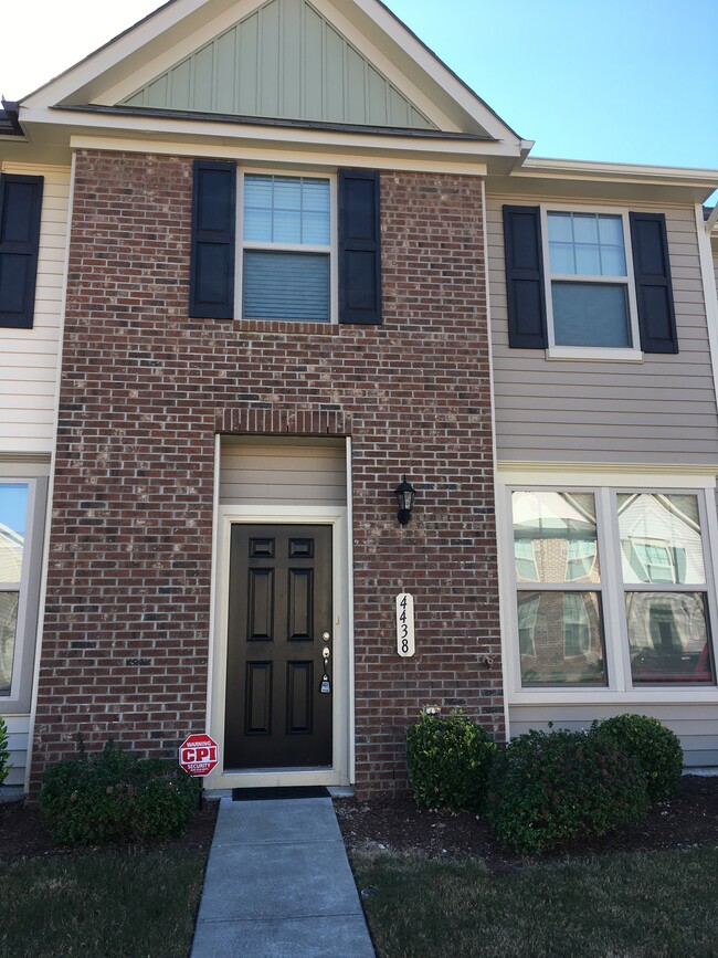 Building Photo - 4438 Hillsgrove Rd