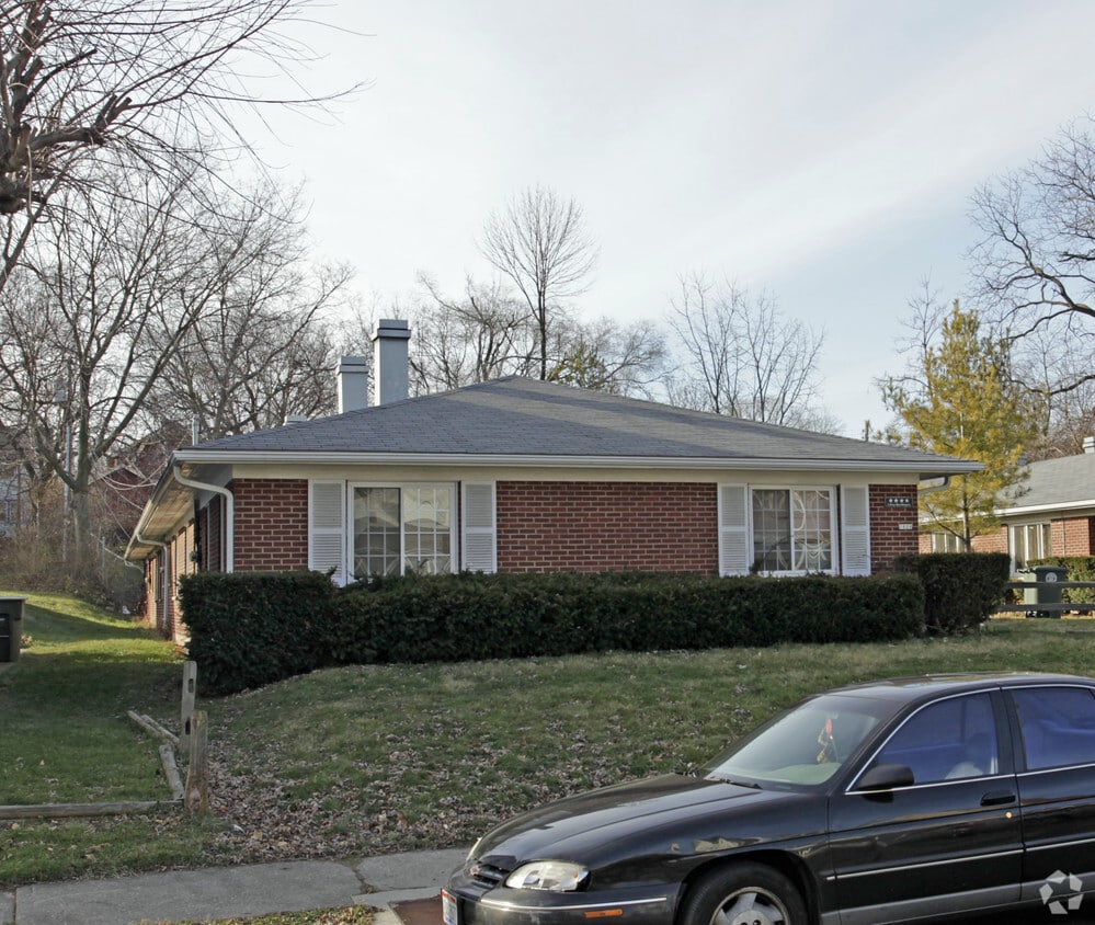 Building Photo - 2029 Mayfair Rd