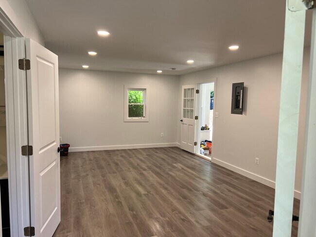 Building Photo - 8293 Shilling Rd