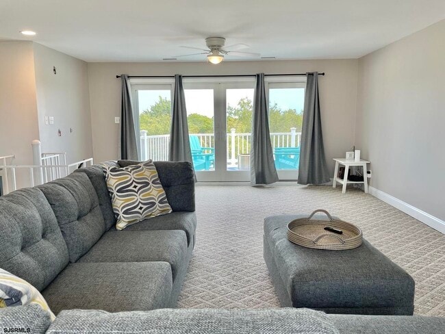 Building Photo - 5206 Ocean Dr S
