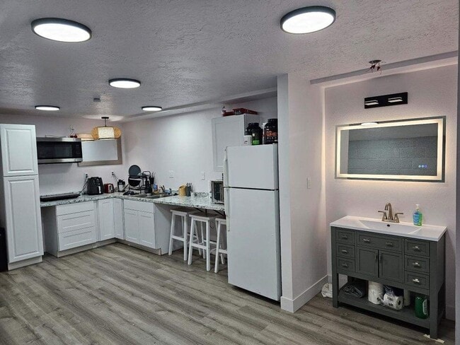 Building Photo - Student Housing: Private Bedroom