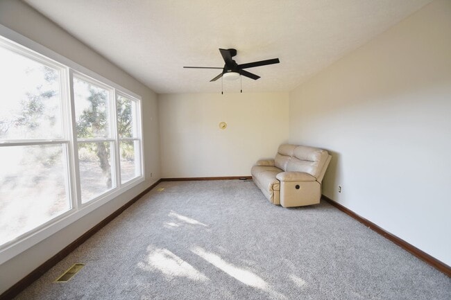 Building Photo - Coming Soon: 3 Bedroom 2.5 Bathroom on Ove...