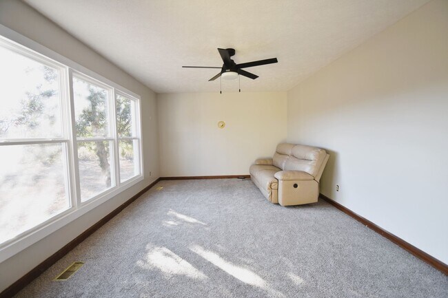 Foto del edificio - Coming Soon: 3 Bedroom 2.5 Bathroom on Ove...