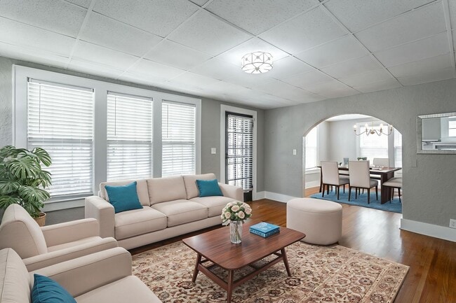 Building Photo - Charming Fully Renovated 4-Bedroom Home in...