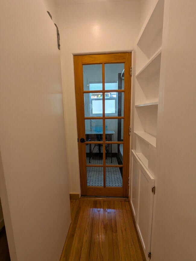 Foto del edificio - 1549 Baxter St