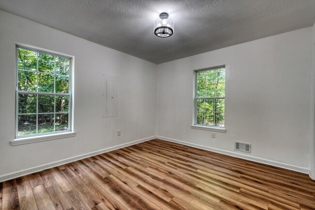Building Photo - 2092 Wood Lake Ln