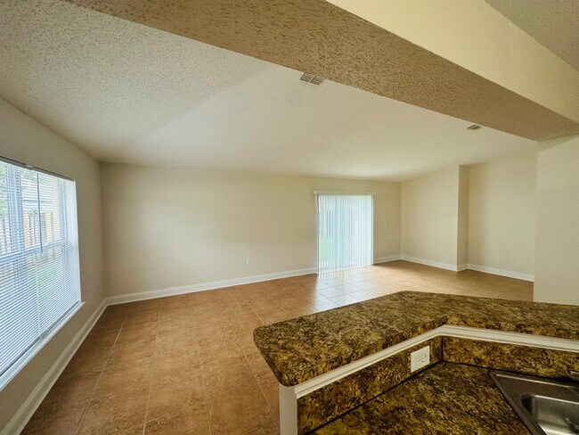 Foto del edificio - 7356 Spring Hill Rd