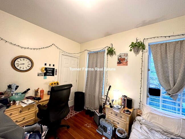 Building Photo - 107 Fisher Ave