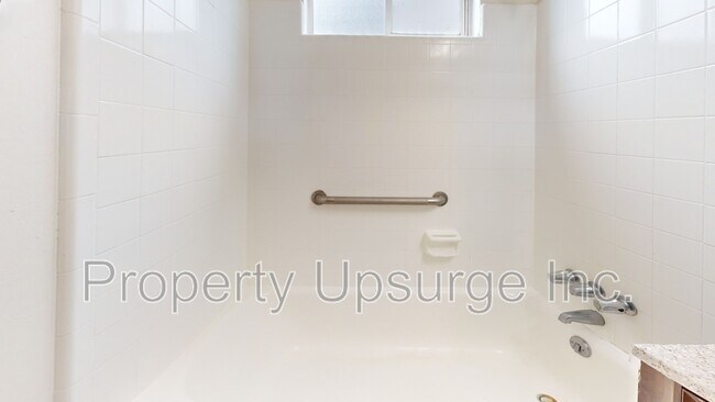 Foto del edificio - 1558 Bridge St