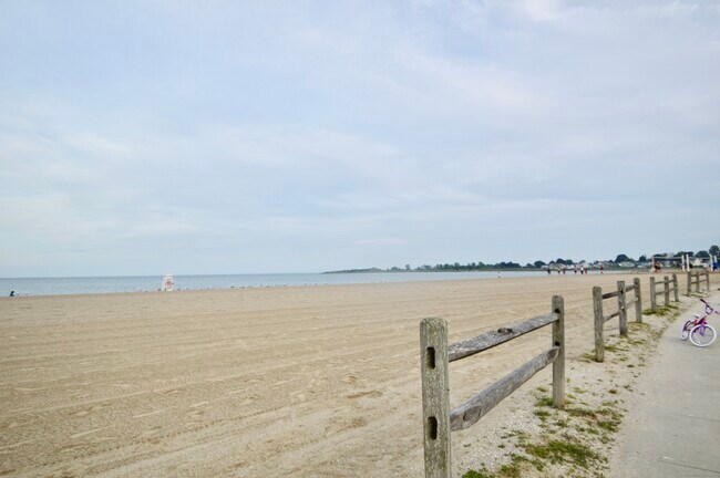 Foto del edificio - 115 Short Beach Rd