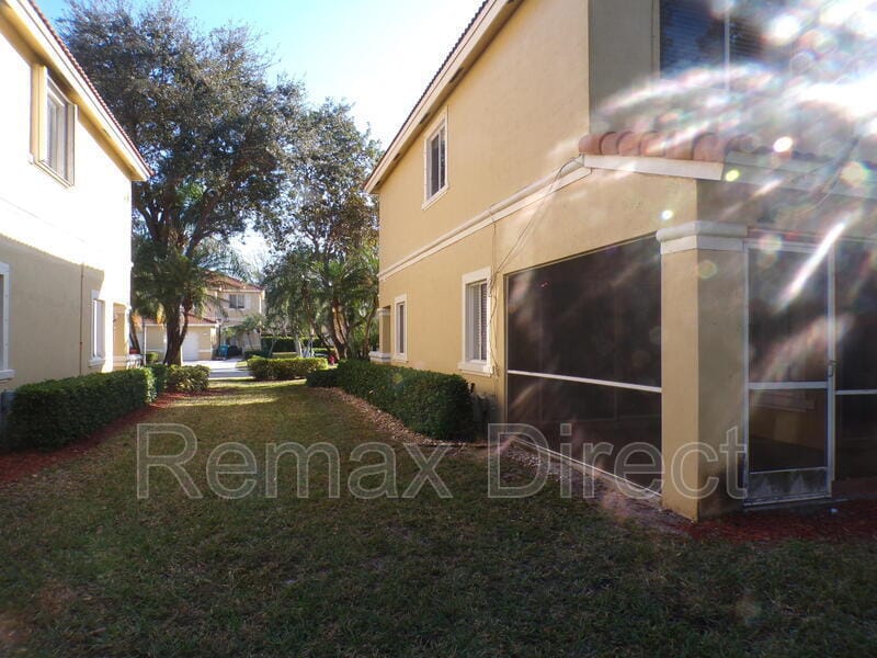 Foto del edificio - 1620 Cetona Dr