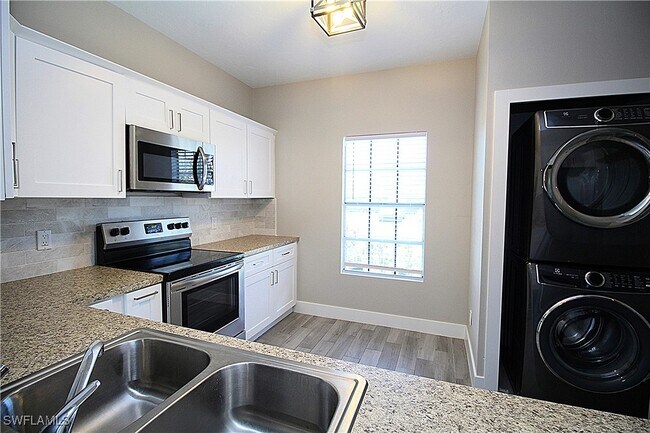 Building Photo - 6129 Lakefront Dr