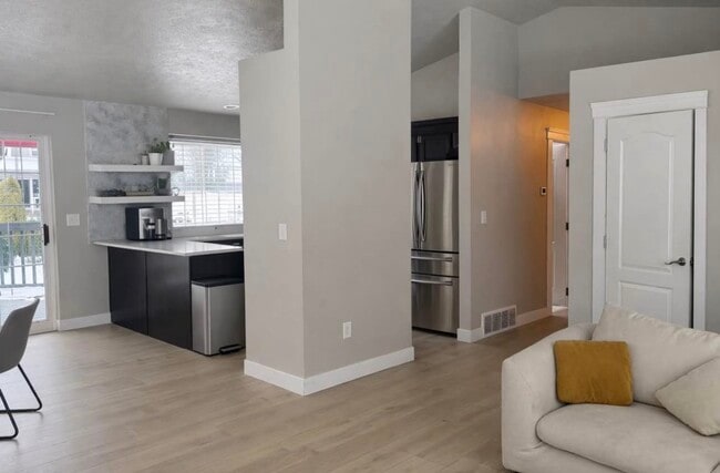 Building Photo - 7104 N Deschutes Dr