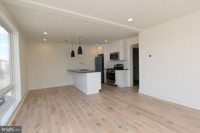 Foto del edificio - 2431-35 Frankford Ave