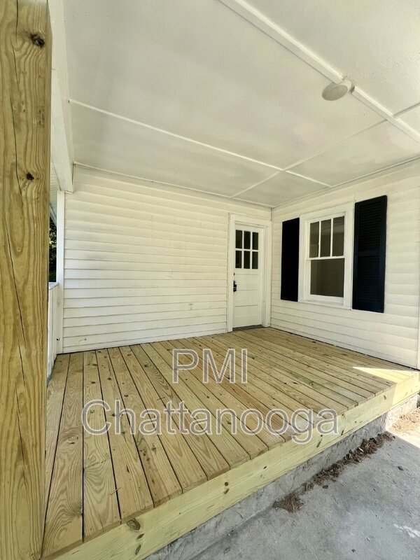 Foto del edificio - 121 Three Notch Rd