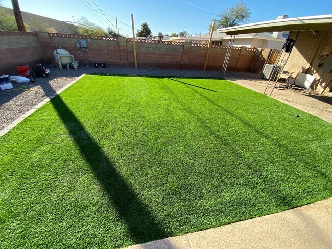 Foto del edificio - 5 Bed/3 Bath With Pool Backing the 60