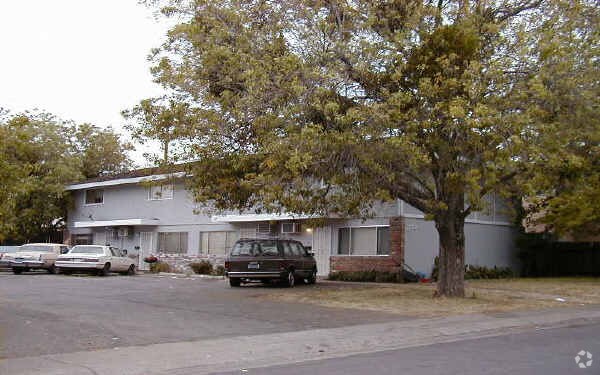 Primary Photo - 272 Montrose Dr