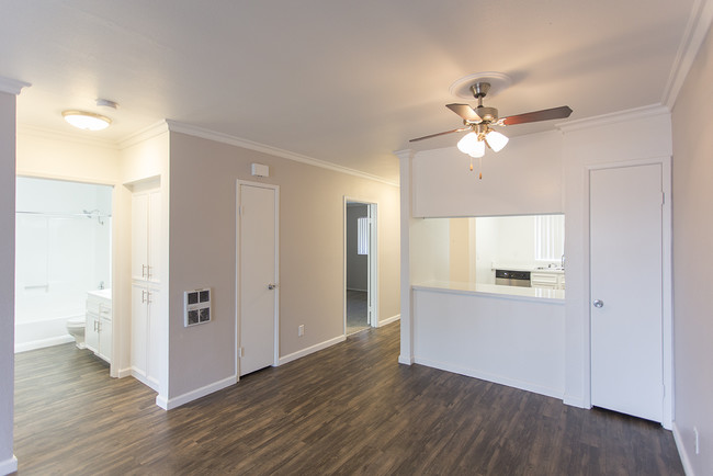 Building Photo - 13850 Mango Dr