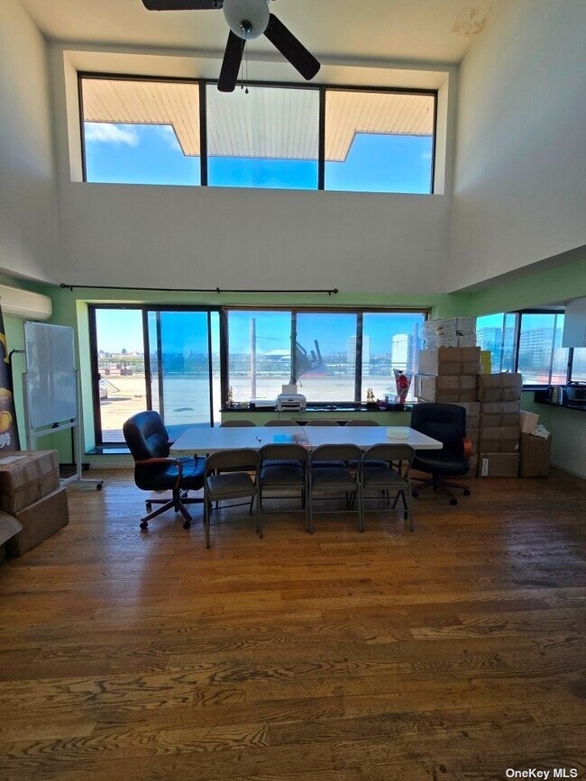 Foto del edificio - 132-35 41st Rd