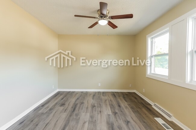 Building Photo - 3342 Cherry Ave