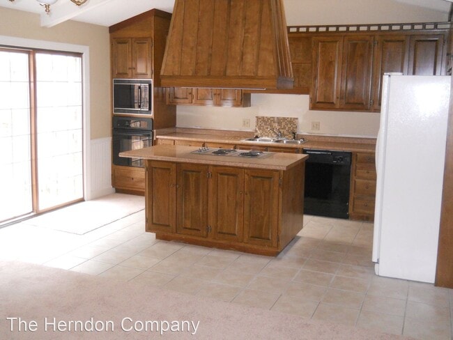 Building Photo - 3 br, 2 bath House - 3 Farmington Court