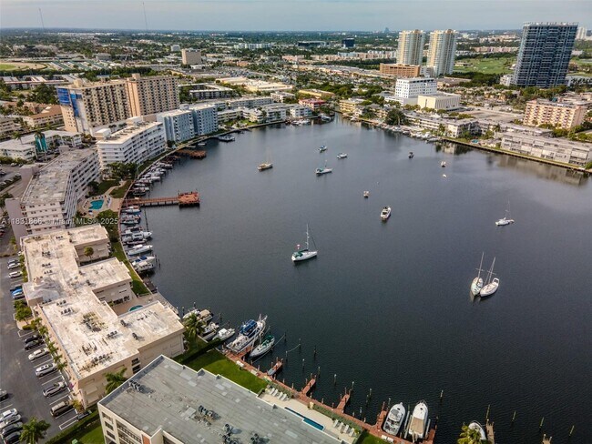 Foto del edificio - 137 Golden Isles Dr