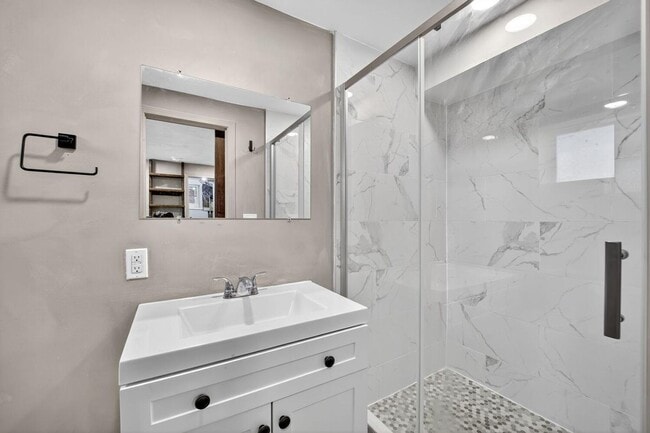 Foto del edificio - 6017 Inwood St