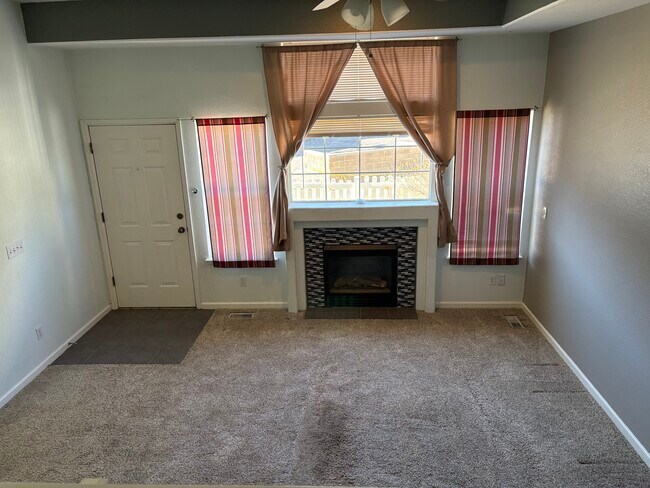 Foto del edificio - 8199 Welby Rd