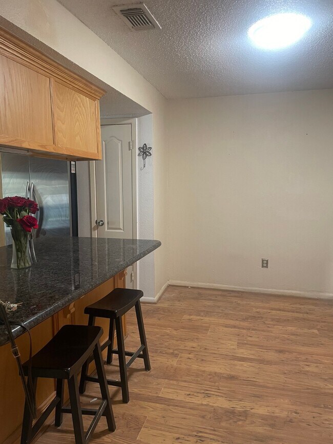 Foto del edificio - 2703 Walnut Hollow St