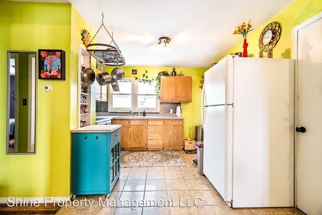 Building Photo - 4 br, 1 bath House - 1132 Halley Ave