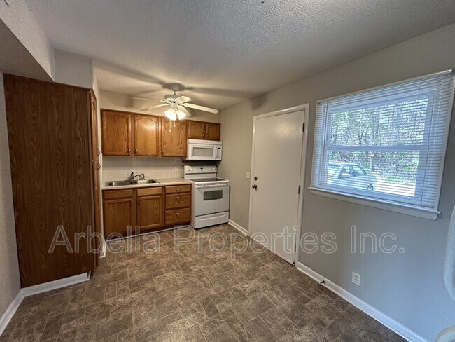 Building Photo - 960 Kendrick Creek Rd