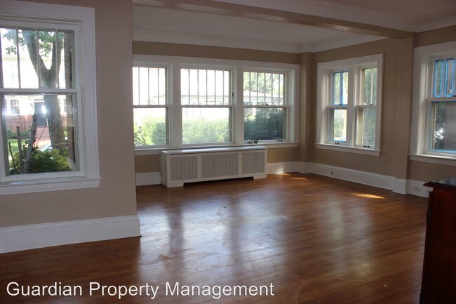 Building Photo - 2407 Girard Ave S