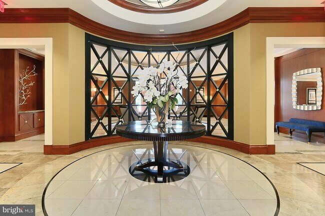 Foto del edificio - 8220 Crestwood Heights Dr