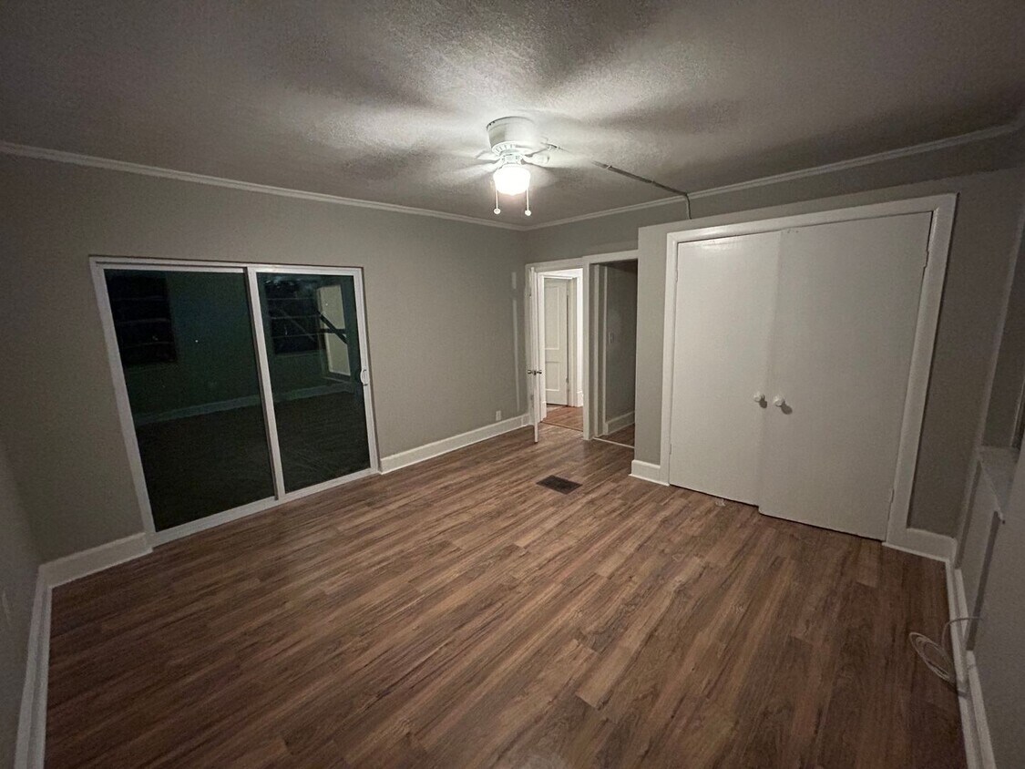 Primary Photo - Palmetto unit for rent near local marinas,...