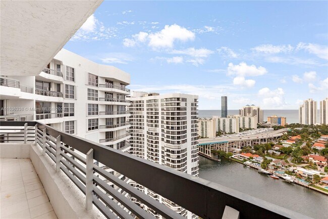 Foto del edificio - 19101 NE 36th Ct