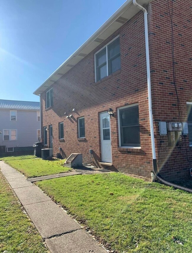 Building Photo - 56 Mound St