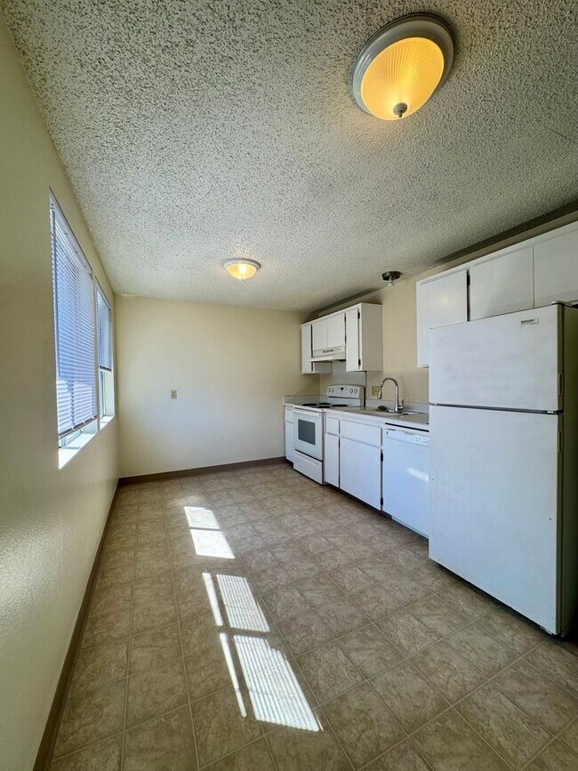 Foto del edificio - 4564 Valley W Blvd