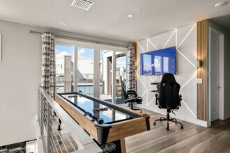 Building Photo - 7740 Sandy Ridge Dr