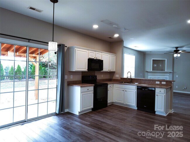 Foto del edificio - 16127 Circlegreen Dr