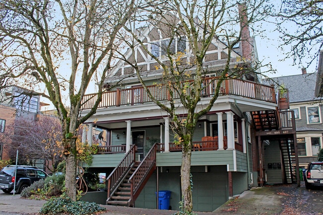 Building Photo - 601 NW 22nd Ave