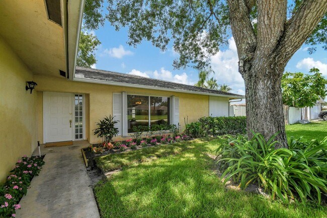 Foto del edificio - 3227 Pebble Beach Dr