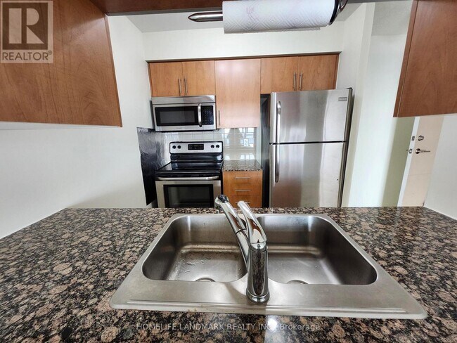 Photo du bâtiment - 50 Town Centre Court