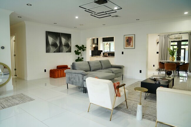 Foto del edificio - 1410 NW 192nd St