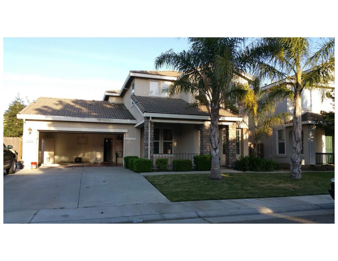Primary Photo - Beautiful & Spacious 5BR, 3BA Home – Large...