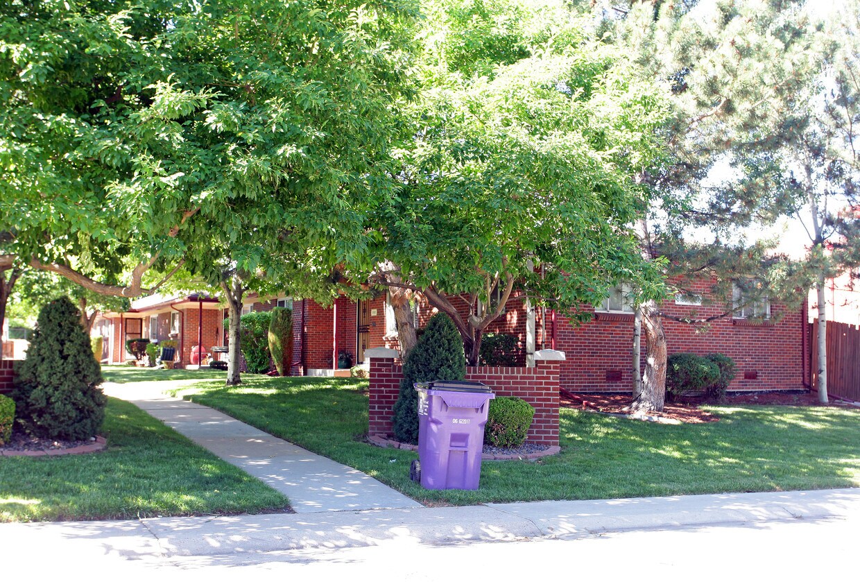 Foto del edificio - 5192-5240 E Asbury Ave