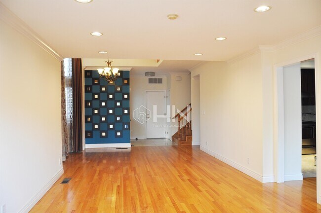 Building Photo - 44825 Lynx Dr