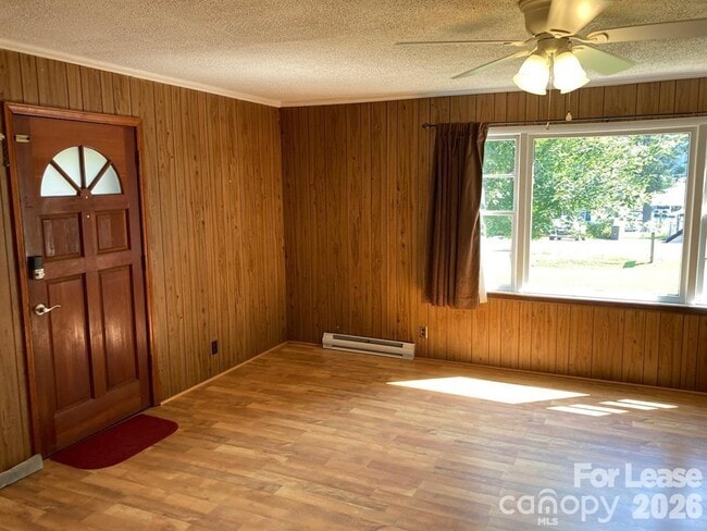 Foto del edificio - 7903 Blackwood Rd