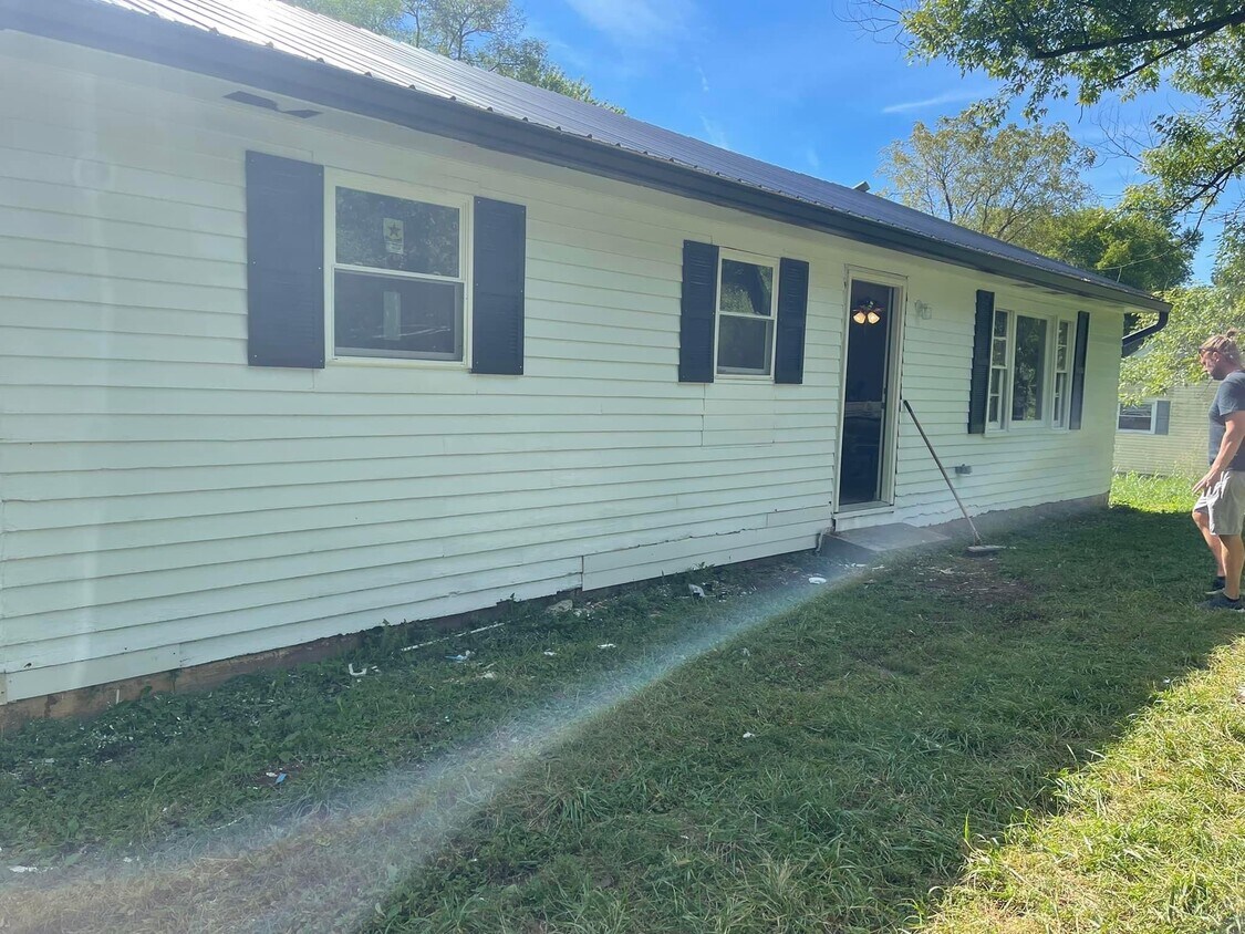 Primary Photo - 6025 Holy Cross Rd