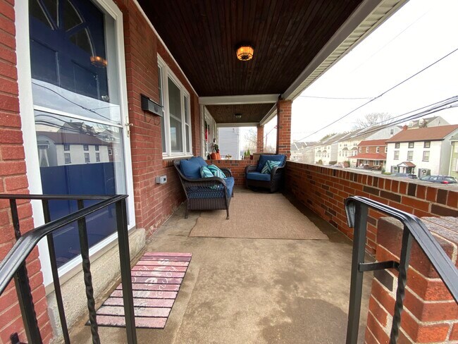 Front porch - 325 W 5th Ave
