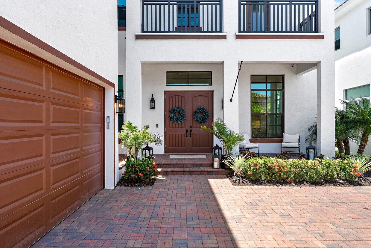 Primary Photo - 13440 Machiavelli Way